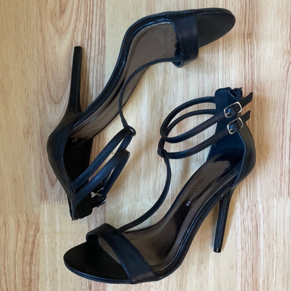 Wild Diva Lounge Black Heels with Straps